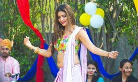 haryanvi hot dancer sapna choudhary once again flaunts her sexy thumkas on ‘hatt ja tau video