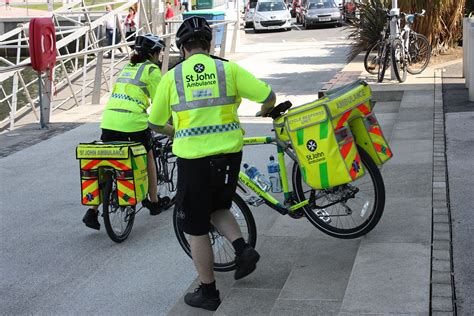 Последние твиты от st john ambulance (@stjohnambulance). Fichier:St John Ambulance cyclists, Belfast, June 2010.JPG ...