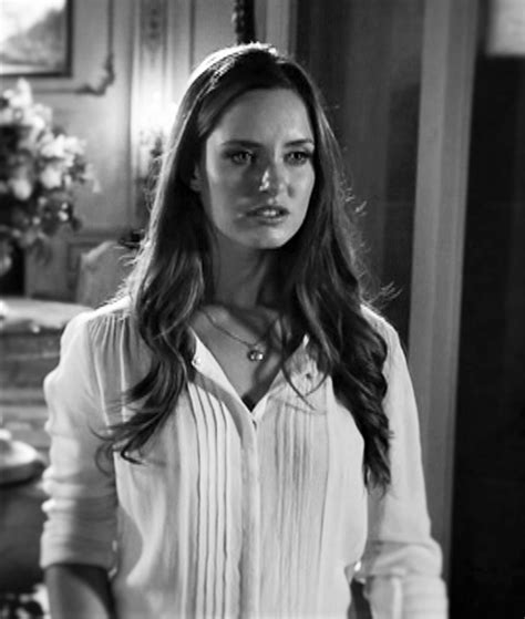 Ophelia Pryce Merritt Patterson The Royals 1x01 Stand And Unfold Yourself Schauspieler