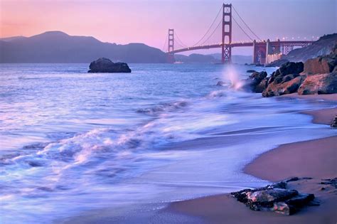 壁纸 美国 加州 旧金山 加洲的金门大桥 海峡 海滩 石头 薰衣草 晚间 景观 1920x1280 goodfon