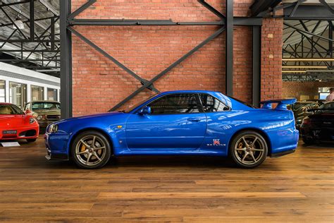 The r33 which it replaced was a great car but the r34 gtr is much more advanced in every area. 1999 Nissan Skyline R34 GT-R V Spec - Richmonds - Classic ...