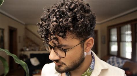 Comedian With Curly Hair Male These Hilarious Guys Will Have You