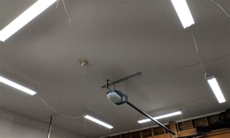 Electrician cost to install recessed lighting electricians charge $125 to $300 per light to install recessed lighting, including $75 to $200 for labor plus $50 to $100 for the fixture itself. How Much Does it Cost to Build a Home Gym You'll Love?