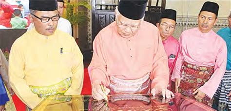 Khalil berjaya meletakkan melaka setanding dengan negeri maju lain sepanjang empat penggal ini. Perasmian Masjid Al-Aminin - TYT Melaka