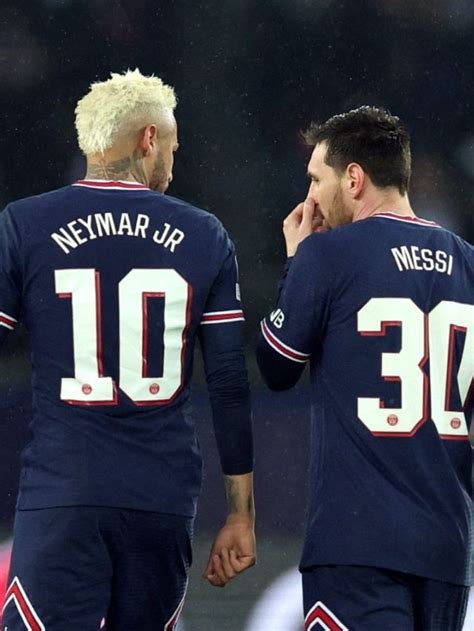 Lionel Messi Sends Message To Neymar After Career Threatening Injury