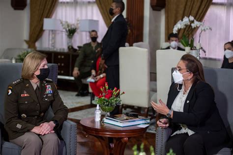 Presidenta Xiomara Castro Se Reunió Con La Jefa Del Comando Sur De Ee