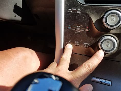What Is The S Button On Ford Edge? 2
