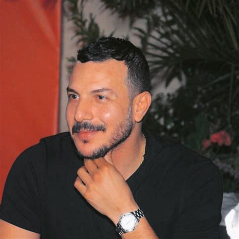 نشر باسل خياط على حسابه الرسمي على انستغرام اليوم صباحاً صورة تجمعه بشقيقه محمد بطريقة أبهرت متابعينه كثيراً بسبب الشبه الكبير بينهما حيث أنك تعتقد أنهما توأم. باسل خياط ينشر صورته مع ابنه وشقيقه فهل هناك شبه بينهم ...