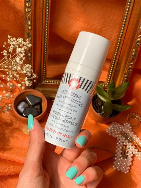 Review Ultra Repair Face Moisturizer By First Aid Beauty