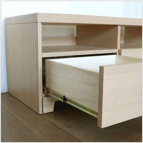 Desain dapur sekarang digabung dengan ruang makan, tempat untuk mengumpulkan keluarga dan teman. harga rel double tarik untuk laci kitchen set dan meja tv
