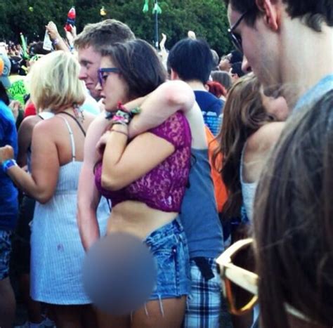 Lollapalooza Concertgoers Mocked By Music Site For Intense Groping HuffPost