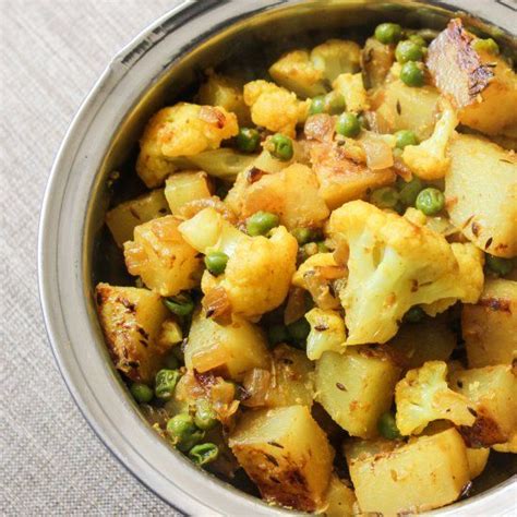 Delicious And Easy Cauliflower Potato And Pea Curry Great Beginner