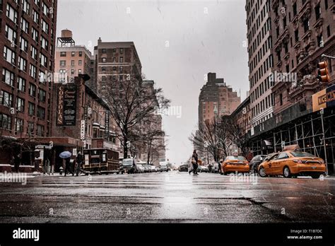 New York City From Street Level In Winter Stock Photo Alamy