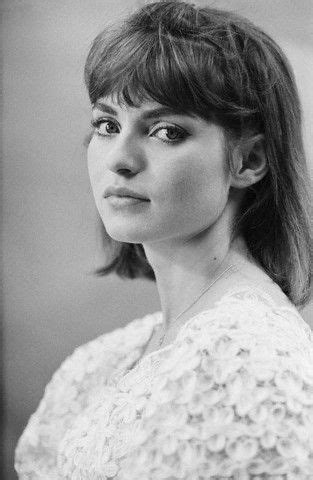She appeared in numerous films of the french new wave and twice earned the national césar award for best supporting actress. Marie-France Pisier | Beauté française, Belles actrices ...