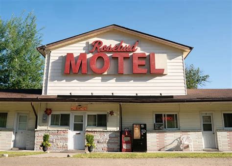 🇨🇦 | where everyone fits in. "Schitt's Creek" Motel Hitting The Market