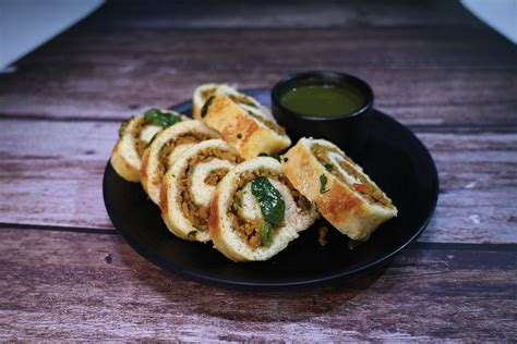 Soya Bhurji Suji Rolls