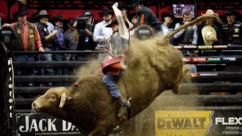 Bull Rider Mason Lowe Ranked No 18 Dies After Bull Steps On Chest