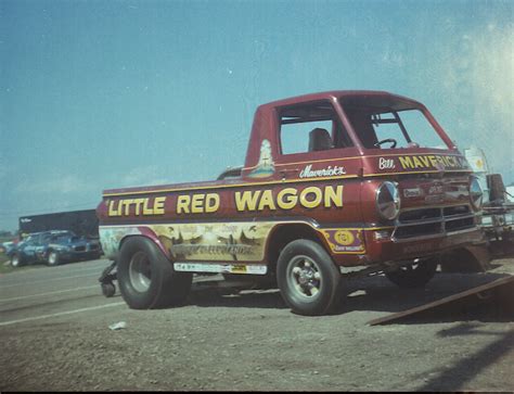 Photo Bill Maverick Golden Little Red Wagon Wheelstander 1978