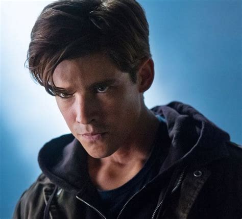 Titans Review A Mix Of Noir And Rib Cracking Action Makes This Dc Show