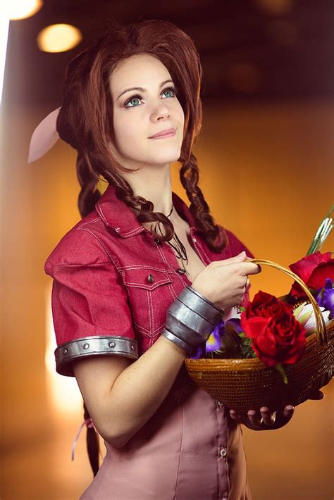 Cosplay Aeris Final Fantasy Vii Final Fantasy Cosplay Cosplay