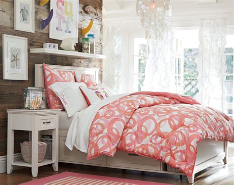 Once you have picked a desk set, decorate your desk with our favorite desk accessories to make it your own. Teenage Girl Bedroom Ideas | Chic Beach | PBteen