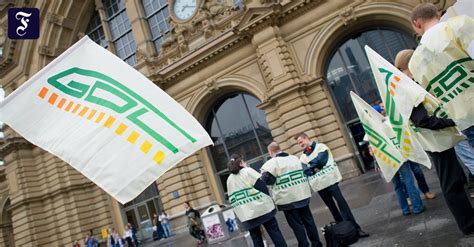 Die gewerkschaft deutscher lokomotivführer (gdl) ruft zum streik bei der deutschen bahn auf. Lokführer-Gewerkschaft GDL kündigt Streik an
