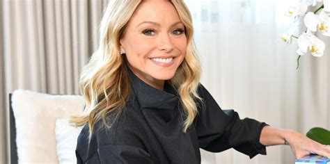 Kelly Ripa Just Showed Off Her Gray Hairs In A New Mirror Selfie