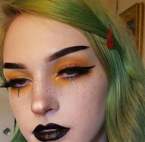 48 Grunge Makeup Ideas You Want To Display In 2020 Trendy Makeup