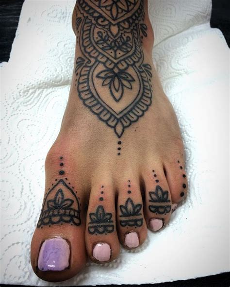25 Henna Tattoo Designs In Feet