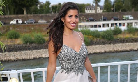 Jetzt spricht sie über ihre schwangerschaft. Ex-Bachelor Kandidatin Eva Benetatou ist schwanger