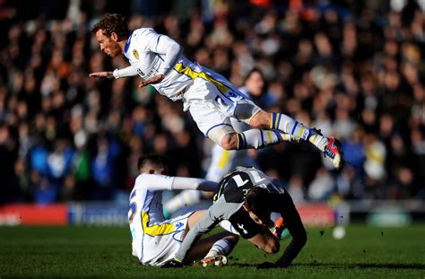 Sementara itu, tottenham hotspur sejauh ini telah mencetak 26 gol dari. Gareth Bale, Paul Green - Gareth Bale Photos - Leeds ...