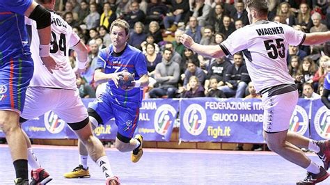 It takes part in international team handball competitions. Südtirol heißt die Handball-Nationalmannschaft willkommen ...