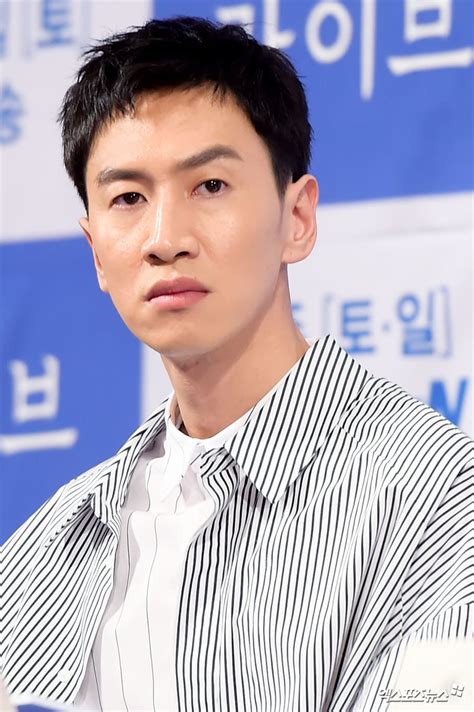 이광수) is known for being a fixed member for the popular south korean variety show, running man since 2010. Lee Kwang-soo - Profile Images — The Movie Database (TMDb)