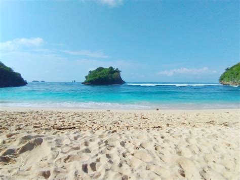 Check spelling or type a new query. Keindahan Pantai Selatan di Malang | Indonesia Traveler