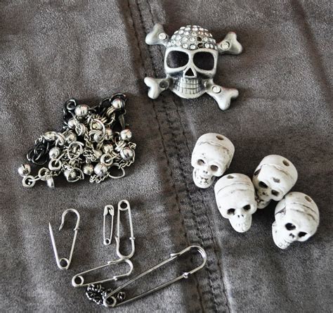 Diy Punk Tom Binns Style Safety Pin And Skull Necklace
