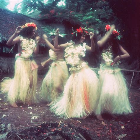 Polynesian Girls Of Tahiti Doing A By Eliot Elisofon Polynesian Girls