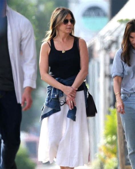 Jennifer Aniston Wearing Oliver Peoples Sunglasses While Out In West