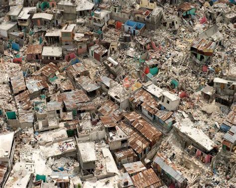 Em janeiro de 2010, um terremoto atingiu a capital do haiti, porto príncipe, devastando o país. Haiti - Violenta scossa di terremoto di magnitudo 6.0 ci ...