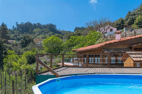 Magnífico chalet independiente con piscina en parcela de 504 m2 y casi 300 m2 construidos. Casa rural con piscina compartida en Valleseco, Gran ...