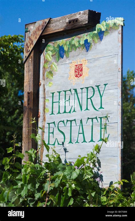 Henry Estate Winery Sign Umpqua Valley Southern Oregon Stock Photo