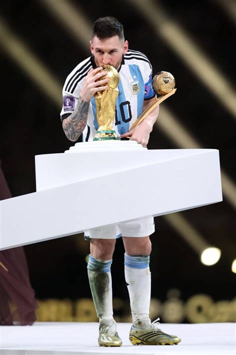 Watch Messi Lifts World Cup Trophy For Argentina Fifa World Cup Qatar