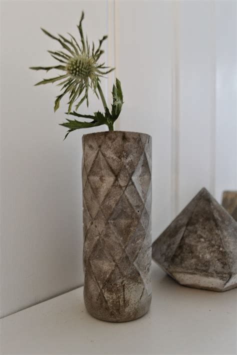 Nostalgiecat Concrete Vase Diyfrom A Plastic Bottle