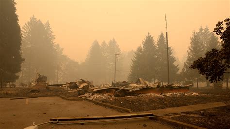 Oregon Wildfires Despite Closures Some In Santiam Canyon Return