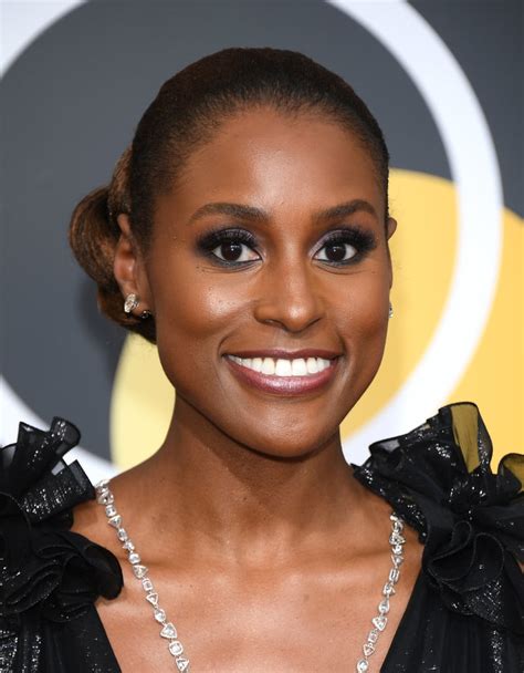 Issa Rae At The 2018 Golden Globes Natural Hair Moments 2018 Red