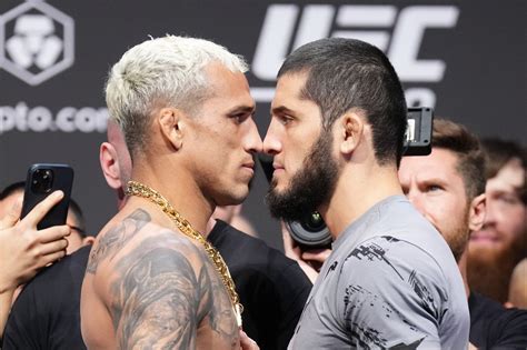 Ufc 280 Video Charles Oliveira And Islam Makhachev Come Face To Face In Intense Weigh In