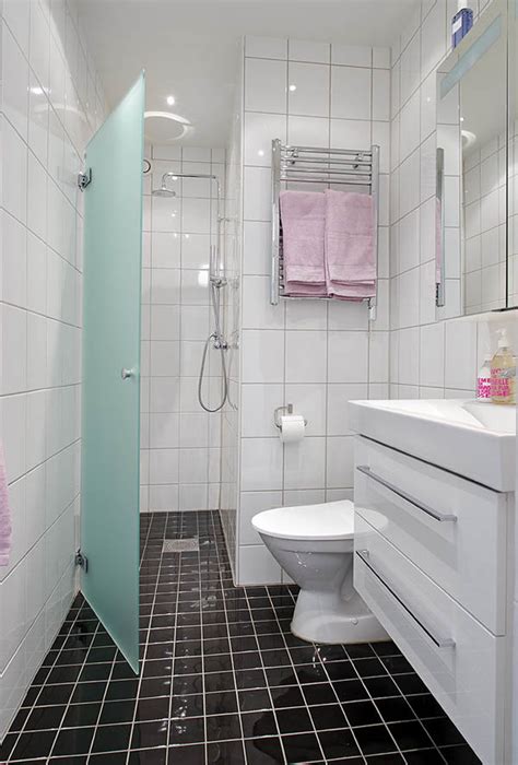 Creating a white bathroom means coordinating bathroom fixtures and tile. 15 white ceramic bathroom wall tiles ideas and pictures 2020