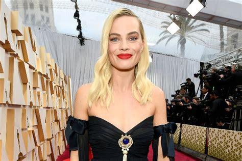 Margot Robbie Luckychap Entertainment Sign First Look Tv Deal With
