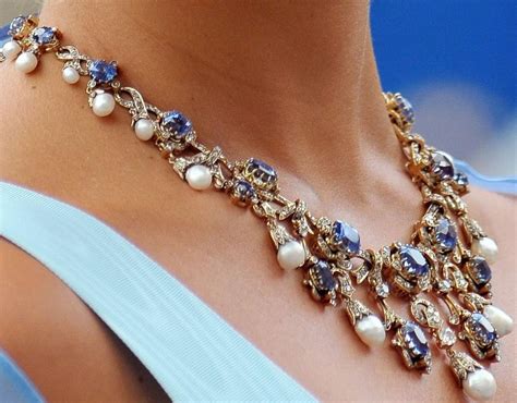 أجمل مجوهرات الأميرة فيكتوريا ولية عهد السويد مجلة هي