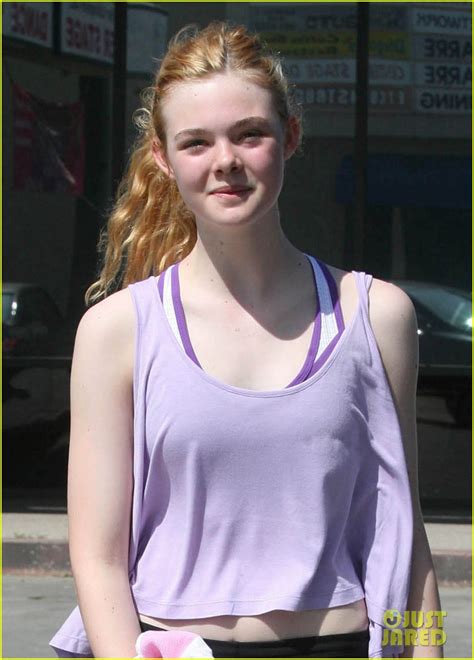Elle Fanning Keeps Busy Photo 2652725 Elle Fanning Pictures Just Jared
