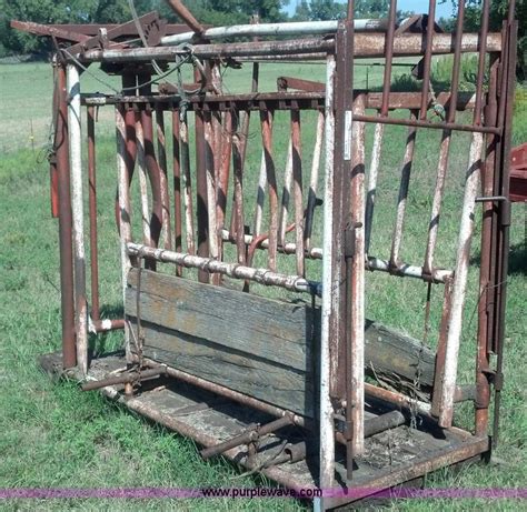 Ww Cattle Squeeze Chute In Buhler Ks Item V9263 Sold Purple Wave